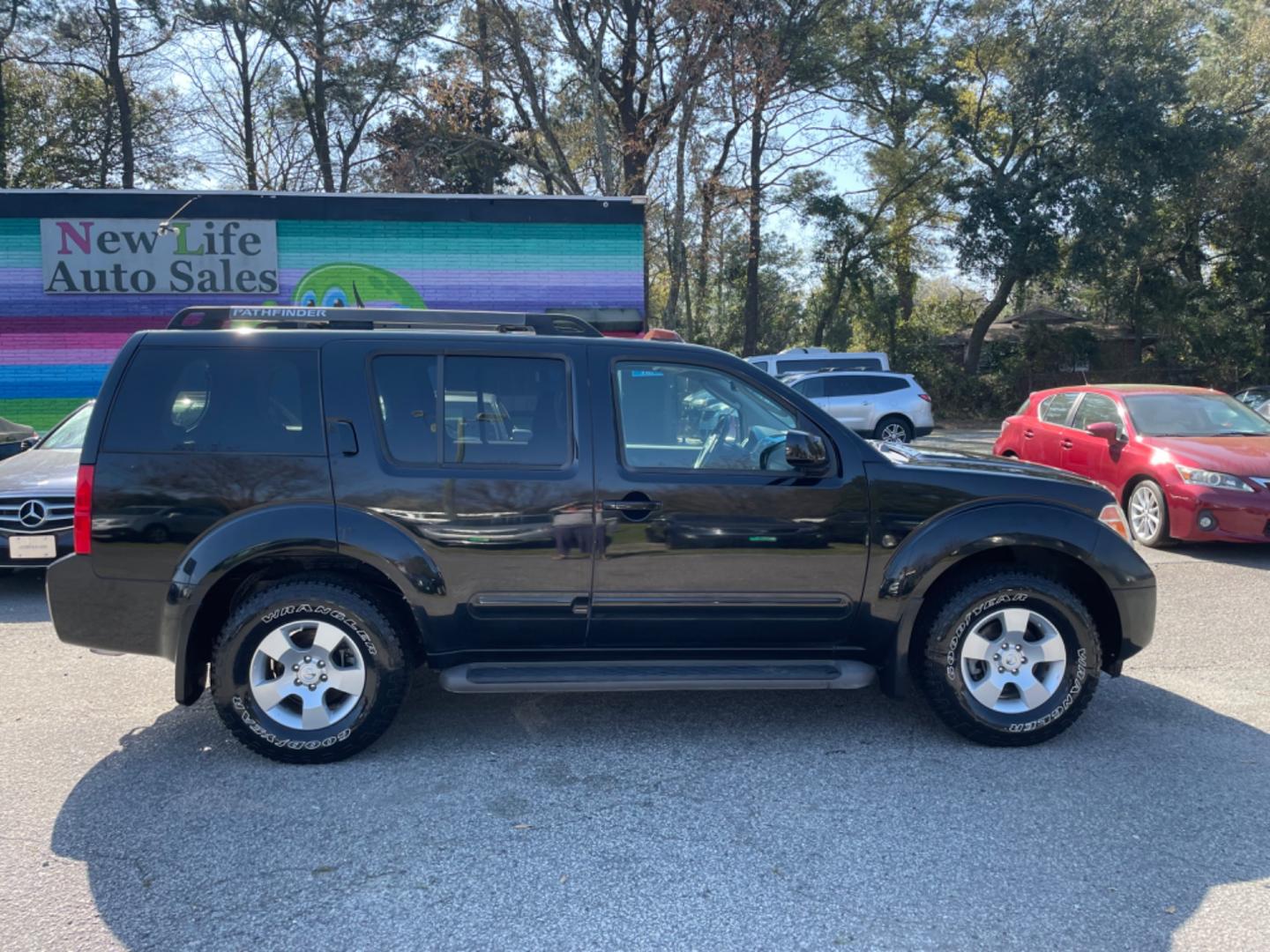 2007 BLACK NISSAN PATHFINDER S (5N1AR18U97C) with an 4.0L engine, Automatic transmission, located at 5103 Dorchester Rd., Charleston, SC, 29418-5607, (843) 767-1122, 36.245171, -115.228050 - Spacious interior with Sunroof, Bose Stereo with 6-Disc CD/AUX, Dual Climate Control, Rear Climate Control, Power Everything (windows, locks, seat, mirrors), Keyless Entry, Tow Package, Alloy Wheels. Local Trade-in!! 198k miles Located at New Life Auto Sales! 2023 WINNER for Post & Courier's Charle - Photo#8